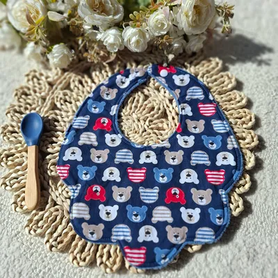 Bavoir forme fleur motifs ours